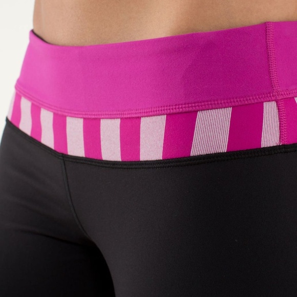 Lululemon Reverse Groove Shorts Size 6 Black Raspberry Waistband - Picture 5 of 15